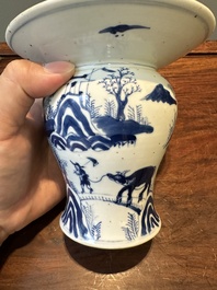 Paire de tazzas d'offrande en porcelaine de Chine en bleu et blanc &agrave; d&eacute;cor de '漁樵耕讀圖', marque Zhu Jiang Ruo Ji 珠江若記, 19&egrave;me