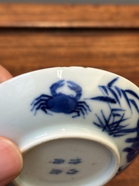Een Chinese blauw-witte 'Bleu de Hue' schotel voor de Vietnamese markt, nội phủ thị nam 內府侍南 merk, 18e eeuw