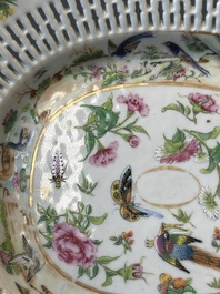 Panier ajour&eacute; sur son support en porcelaine de Chine Famille rose de Canton, 19&egrave;me