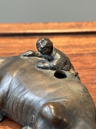 Deux compte-gouttes en bronze, Chine, Ming/Qing