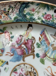 Een ovale Chinese Canton famille rose 'Wu Shuang Pu' schotel, 19e eeuw