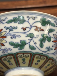 Bol en porcelaine de Chine doucai &agrave; d&eacute;cor de rinceaux de lotus, marque et &eacute;poque Qianlong