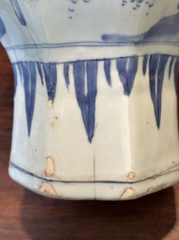 A Chinese blue and white octagonal 'Zhi Ri Gao Sheng 指日高昇' vase, Transitional period