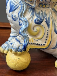 A pair of Portuguese polychrome faience sculptures of lions, 17/18th C.