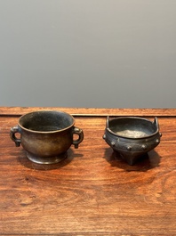 Deux br&ucirc;le-parfums en bronze, marque de Xuande, Chine, Yuan/Ming