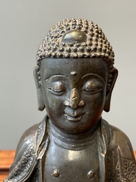 Een Chinees bronzen beeld van Boeddha, Ming