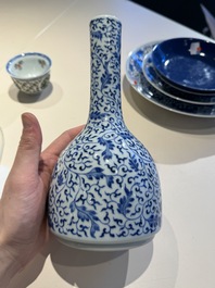 Een Chinese blauw-witte flesvormige vaas met lotusslingers, Yongzheng merk en mogelijk periode