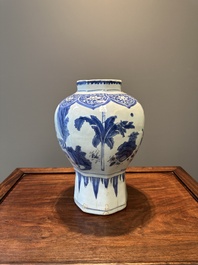 A Chinese blue and white octagonal 'Zhi Ri Gao Sheng 指日高昇' vase, Transitional period