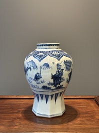 Een Chinese blauw-witte octagonale 'Jia Guan Jin Jue 加官晉爵' vaas, Transitie periode