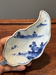 Een Chinese blauw-witte bladvormige ko-sometsuke schotel voor de Japanse markt, Tianqi