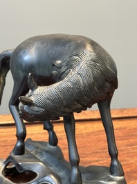 Een zeldzaam Chinees bronzen beeld van een paard, Ming