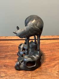 Een zeldzaam Chinees bronzen beeld van een paard, Ming