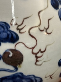 Een Chinese blauw-witte en koperrode 'draken' vaas met verguld bronzen montuur, 18e eeuw