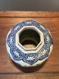 A Chinese blue and white octagonal 'Jia Guan Jin Jue 加官晉爵' vase, Transitional period