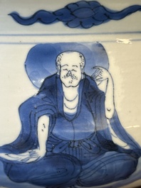 Een grote Chinese blauw-witte wierookbrander met boeddhistisch decor, Kangxi