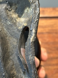 Een zeldzaam Chinees bronzen beeld van een paard, Ming