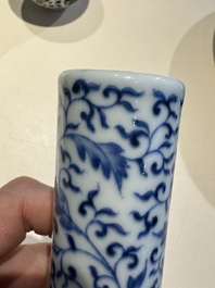 Een Chinese blauw-witte flesvormige vaas met lotusslingers, Yongzheng merk en mogelijk periode