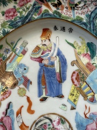 Plat de forme ovale en porcelaine de Chine famille rose de Canton &agrave; d&eacute;cor de 'Wu Shuang Pu', 19&egrave;me