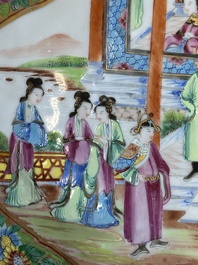 Deux tazzas de forme ovale en porcelaine de Chine famille rose de Canton, 19&egrave;me