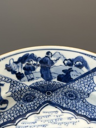 Assiette en porcelaine de Chine bleu et blanc &agrave; d&eacute;cor d'une punition, Yongzheng/Qianlong