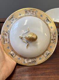 Un bol couvert et son assiette assortie en porcelaine de Chine famille rose de Canton, 19&egrave;me