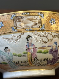 Un bol couvert et son assiette assortie en porcelaine de Chine famille rose de Canton, 19&egrave;me