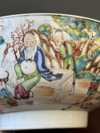 Un bol en porcelaine de Chine surd&eacute;cor&eacute; aux Pays-Bas et un bol famille rose de Canton &agrave; d&eacute;cor mandarin, Qianlong