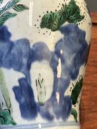 Petit pot en porcelaine de Chine wucai &agrave; d&eacute;cor de figures dans un paysage, p&eacute;riode Transition