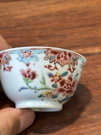 Neuf tasses et huit soucoupes en porcelaine de Chine famille rose, Yongzheng/Qianlong
