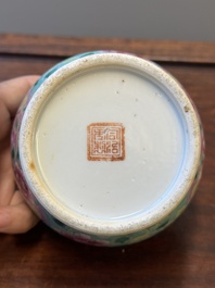 Deux bols en porcelaine de Chine famille rose pour le march&eacute; Straits ou Peranakan, 19&egrave;me