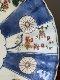 Plat en porcelaine de Chine verte-Imari &agrave; d&eacute;cor floral, Kangxi