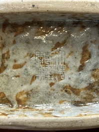 Een Chinese flamb&eacute;-geglazuurde 'hu' vaas, Qianlong merk en mogelijk periode