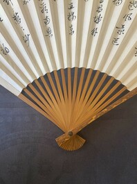 Drie waaiers, navolger van Zhang Daqian 張大千 (1899-1983) en Wu Hufang 吴湖帆 (1894-1968), inkt en kleur op papier