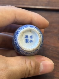 Four Chinese blue and white vases and a box with cover, all marked, 18/19th C.