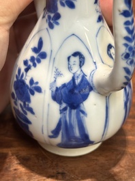Verseuse couverte en porcelaine de Chine en bleu et blanc &agrave; d&eacute;cor des 'Longues Dames', marque de jade, Kangxi