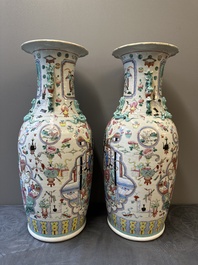 Paire de vases en porcelaine de Chine famille rose &agrave; d&eacute;cor narratif, 19&egrave;me