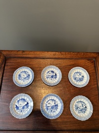 Six soucoupes en porcelaine de Chine en bleu et blanc &agrave; d&eacute;cor d'acupuncture, Kangxi