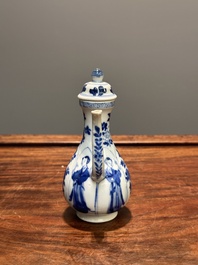 Een Chinese blauw-witte dekselkan met 'Lange Lijzen', jade merk, Kangxi