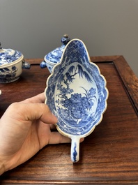 A pair Chinese blue and white sauce boats and a pair of tureens and covers, Qianlong