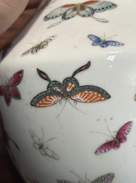 A Chinese famille rose vase with butterfly design, Guangxu mark, 19th C.