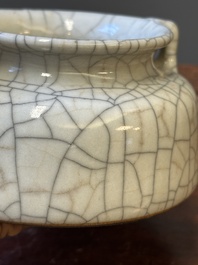 Lave-pinceaux en porcelaine de Chine de type ge &agrave; &eacute;mail craquel&eacute;, 18/19&egrave;me