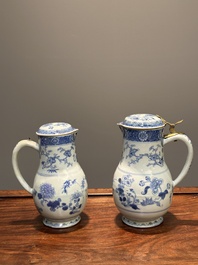 Deux verseuses couvertes en porcelaine de Chine en bleu et blanc &agrave; d&eacute;cor floral, Yongzheng/Qianlong
