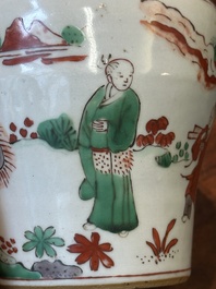 Een paar kleine Chinese wucai potten met figuren in een landschap, Transitie periode
