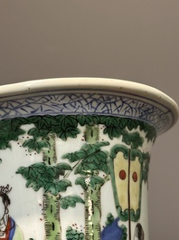 Vase de forme 'gu' en porcelaine de Chine wucai &agrave; d&eacute;cor figuratif, &eacute;poque Transition