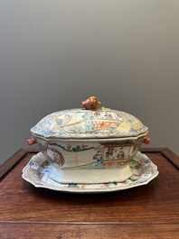 Soupi&egrave;re couverte sur son support en porcelaine de Chine famille rose de Canton &agrave; d&eacute;cor mandarin, Qianlong