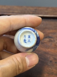 Four Chinese blue and white vases and a box with cover, all marked, 18/19th C.