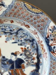 Een paar Chinese Imari-stijl 'Xi Xiang Ji' borden, Kangxi