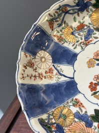 Plat en porcelaine de Chine verte-Imari &agrave; d&eacute;cor floral, Kangxi