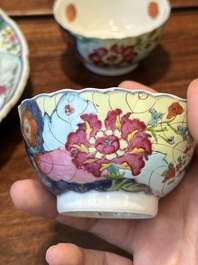 Een verzameling van zeven stukken Chinees famille rose porselein met 'tabaksbladeren', Qianlong