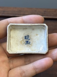 Four Chinese blue and white vases and a box with cover, all marked, 18/19th C.